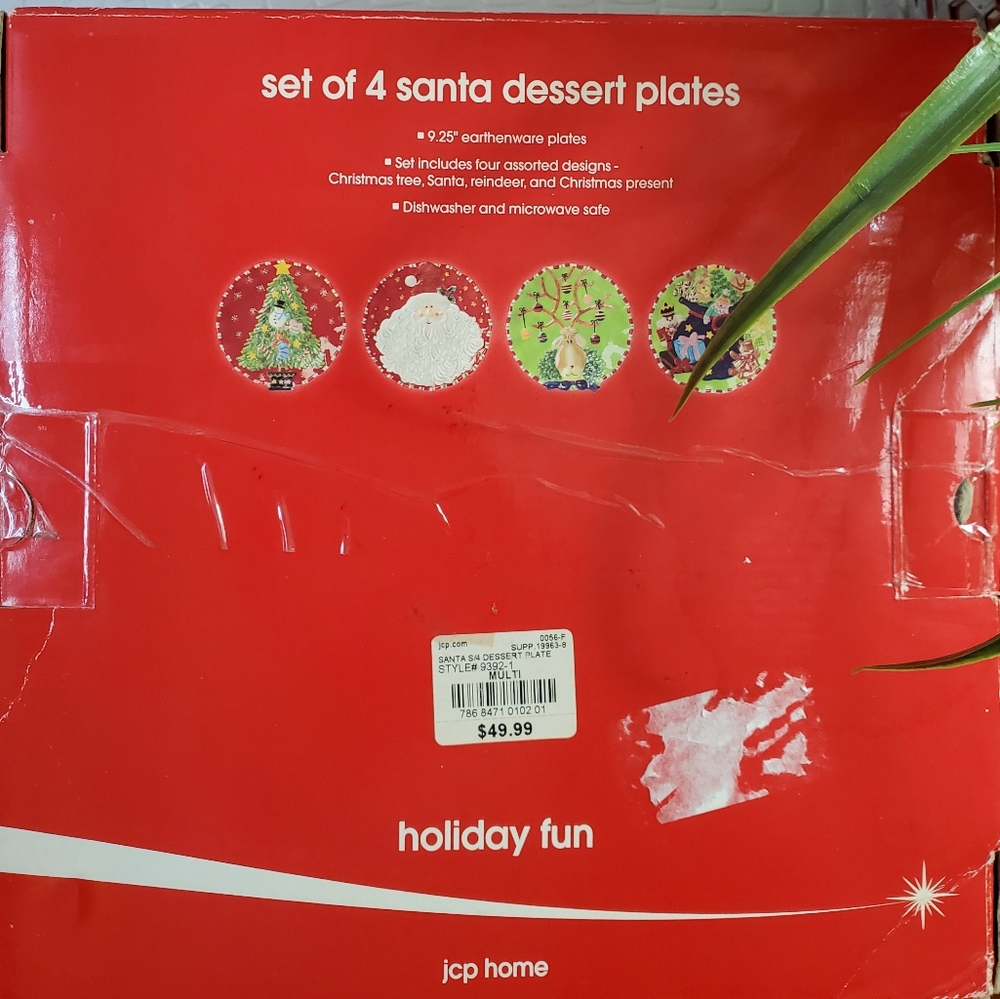 Set Of 4 Santa Dessert Plates JCpenney - Picture 6 of 7